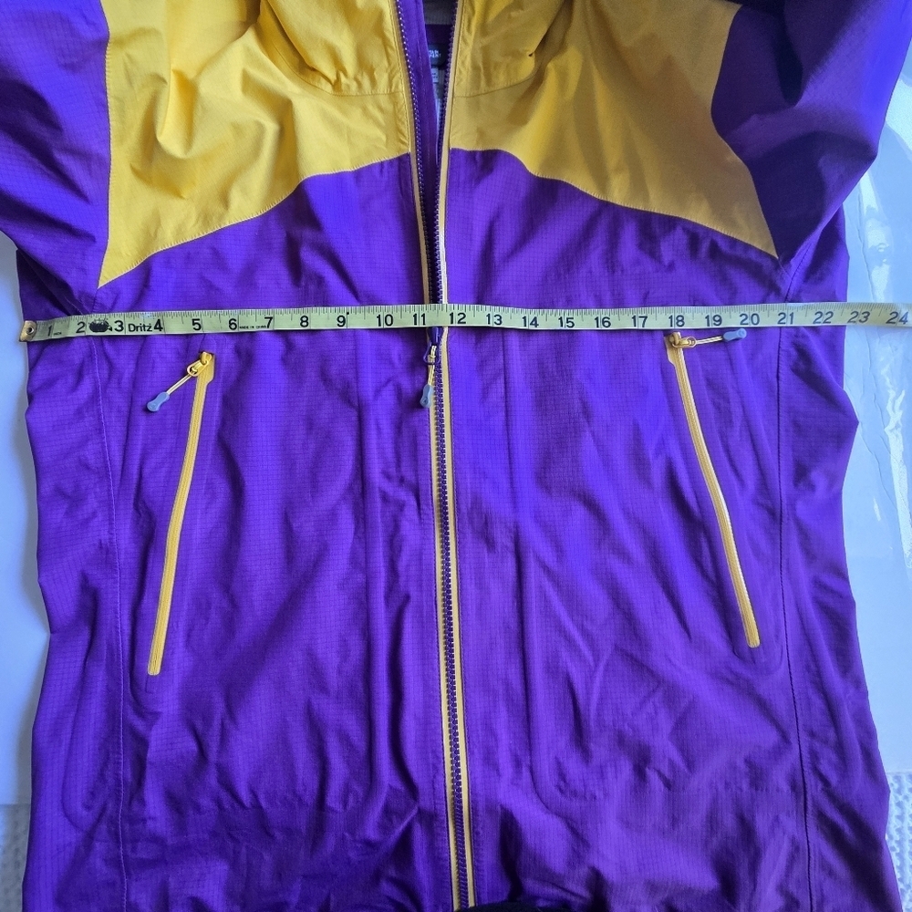 Mountain Equipment Co-Op Lightweight Jacket — image 4 of 5